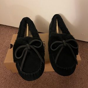NIB UGG Dakota Double Bow Moccasin Slipper